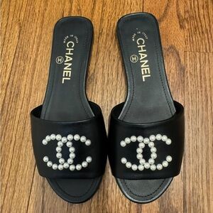Chanel Pearl CC Logo Slide Sandals Size 35